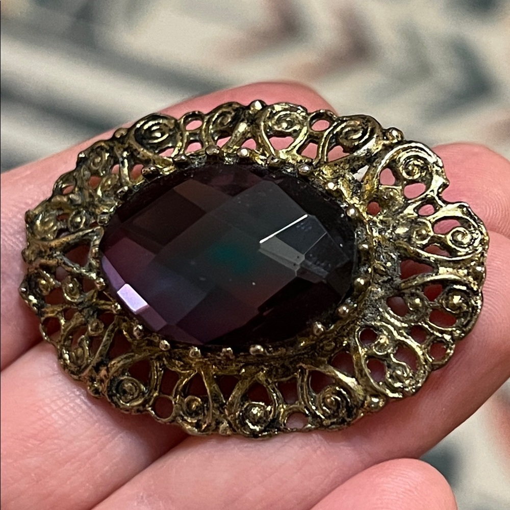 RARE VTG Faceted Oval Sappharine Color Changing Glass Ornate Gold Tone Brooch - Picture 8 of 11